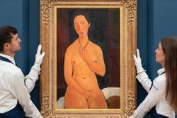Kiệt tác hội họa của họa sĩ Amedeo Modigliani được bán giá kỷ lục