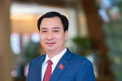 Đừng để trẻ 'tự bơi giữa dòng nước xiết' mạng xã hội