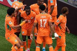Hạ 't&iacute; hon' Curacao, Bờ Biển Ng&agrave; lần đầu ti&ecirc;n đoạt v&eacute; v&ograve;ng knock-out World Cup