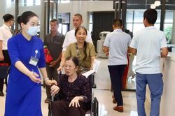 Bệnh viện Bạch Mai cơ sở Ninh Bình khám miễn phí cho hơn 5.000 người dân