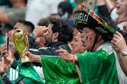 Xe điên lao vào đám đông ăn mừng chiến thắng tại Mexico, 17 người bị thương