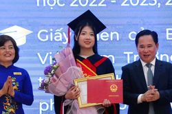 Nữ sinh thủ khoa được trường đặc cách tuyển dụng ở lại làm việc