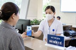 Có được dùng ảnh chụp thẻ BHYT trên điện thoại để đi khám bệnh không?