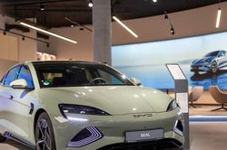 Sức mua xe điện đã vượt xe xăng tại châu Âu