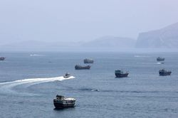 Hoạt động vận tải biển qua eo biển Hormuz nhộn nhịp trở lại