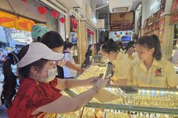 Gi&aacute; v&agrave;ng giảm nhiều phi&ecirc;n li&ecirc;n tiếp, chuy&ecirc;n gia cảnh b&aacute;o rủi ro mua đuổi