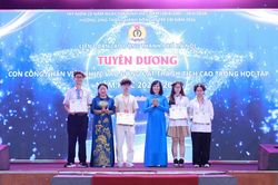 Tuyên dương gia đình công nhân, viên chức, lao động Thủ đô tiêu biểu