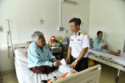 Hỗ trợ bệnh nh&acirc;n kh&oacute; khăn nh&acirc;n Ng&agrave;y Gia đ&igrave;nh Việt Nam