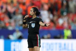 Nữ trọng tài Mexico đi vào lịch sử World Cup