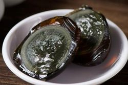 Loại trứng đen sì nhìn là sợ, không ngờ được xem là 'kho báu dinh dưỡng'