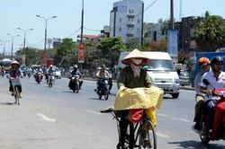 Không phải nhiệt độ, đây mới là nguyên nhân chính khiến miền Bắc oi bức cả ngày