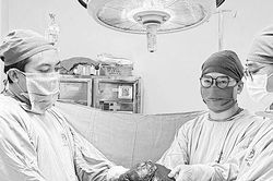 Bụng to dần bất thường, người phụ nữ 68 tuổi phát hiện khối u ác tính 3kg trong ổ bụng