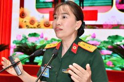 Nữ chiến sĩ Qu&acirc;n y tỏa s&aacute;ng tại hội thi b&aacute;o c&aacute;o vi&ecirc;n giỏi to&agrave;n qu&acirc;n