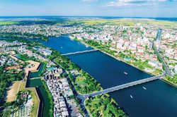 Bảo vệ không gian di sản thấp tầng ven sông Hương