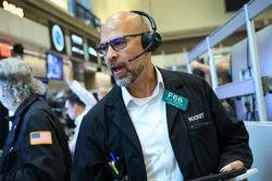 Nasdaq giảm 4 phiên liên tiếp vì cổ phiếu công nghệ bị bán mạnh, giá dầu tăng trở lại