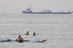 Vụ tấn công tàu gần eo biển Hormuz làm dấy lên lo ngại mới về thỏa thuận Mỹ - Iran
