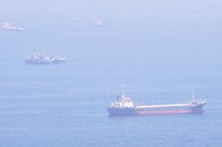 Eo biển Hormuz nhộn nhịp trở lại