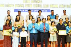 An Giang: Vinh danh 52 gia đ&igrave;nh c&ocirc;ng nh&acirc;n, vi&ecirc;n chức, lao động ti&ecirc;u biểu