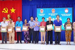 Xã Phú Tân tổ chức tuyên truyền pháp luật, nâng cao nhận thức cho người dân
