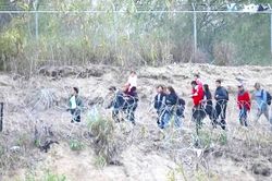 Mỹ ngừng tiếp nhận người xin tị nạn