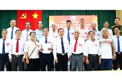 &Ocirc;ng V&otilde; Văn D&ugrave;m được bầu l&agrave;m Chủ tịch Hội Người cao tuổi x&atilde; An Ch&acirc;u