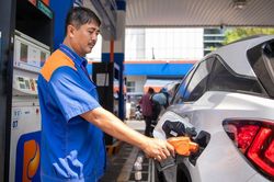 Gi&aacute; xăng h&ocirc;m nay 26/6: Sau đợt giảm mạnh, gi&aacute; xăng trong nước xuống dưới dưới 20.000 đ/l&iacute;t