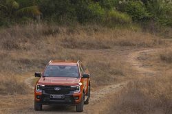 Ford Ranger 2026: Cập nhật giá lăn bánh và đánh giá chi tiết vua bán tải