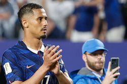 William Saliba: Quyết định 'cãi lệnh' Arsenal và hành trình tự cứu vãn sự nghiệp