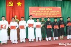 Đồng Th&aacute;p: Trao 108 Giấy chứng nhận ho&agrave;n th&agrave;nh kh&oacute;a bồi dưỡng kiến thức quốc ph&ograve;ng v&agrave; an ninh cho chức sắc, chức việc t&ocirc;n gi&aacute;o năm 2026