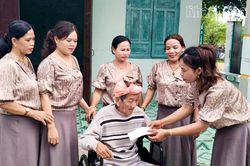 Gi&uacute;p nhau x&acirc;y tổ ấm