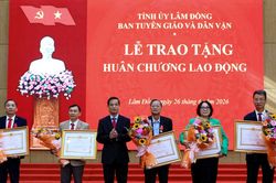 Tặng Huân chương Lao động cho 8 lãnh đạo, nguyên lãnh đạo Ban Tuyên giáo và Dân vận Lâm Đồng