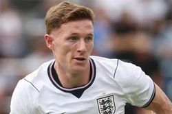 Man City chi 130 triệu bảng cho Elliot Anderson, Arsenal quyết mua Bruno Guimaraes
