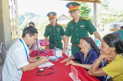 Đoàn Kinh tế-Quốc phòng 79: Thực hiện chương trình an sinh xã hội tại xã Kim Ngân