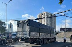 TP.HCM: Xe tải &ocirc;m cua va chạm xe m&aacute;y, người phụ nữ tử vong tại chỗ