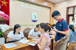 Trường THPT Chuyên Đại học Sư phạm hạ điểm chuẩn lớp 10 ở một số lớp chuyên
