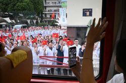 Ấn tượng 'Đoàn tàu Bạch Mai' đưa đón y bác sĩ từ Hà Nội đến cơ sở 2 Ninh Bình làm việc