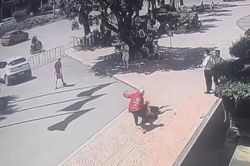 Công an Hà Nội làm việc với shipper hành hung khách
