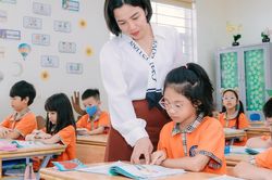 Gi&aacute;o vi&ecirc;n đang qu&aacute; tải