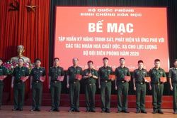 Tập huấn kỹ năng trinh s&aacute;t, ph&aacute;t hiện v&agrave; ứng ph&oacute; với c&aacute;c t&aacute;c nh&acirc;n h&oacute;a học, chất độc, ph&oacute;ng xạ cho lực lượng bi&ecirc;n ph&ograve;ng