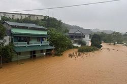 Mưa lớn, lũ trên các sông lên nhanh, cảnh báo ngập lụt và sạt lở đất