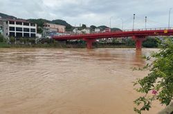 Lũ tr&ecirc;n s&ocirc;ng Bằng Giang tiếp tục tăng nhanh