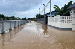 Tập trung lãnh đạo, chỉ đạo khẩn cấp ứng phó mưa lớn, lũ quét, sạt lở đất, ngập úng; bảo đảm an toàn tính mạng, tài sản của nhân dân