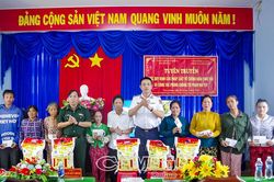 Hải đoàn 42 tuyên truyền pháp luật cho Nhân dân xã Tam Giang