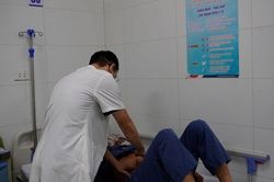 Suýt mất một đoạn ruột sau khi tập gập bụng