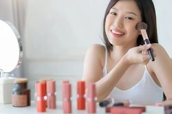 Bí quyết giúp lớp trang điểm mùa hè lâu trôi, bền đẹp cả ngày