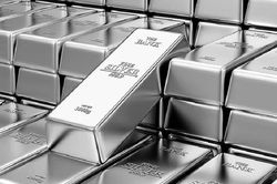 Giá bạc lao dốc, người mua ở đỉnh lỗ 65 triệu đồng/kg