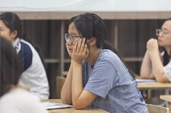 Thiếu 0,25 điểm vào lớp 10 Hà Nội: Sĩ tử bật khóc, gửi gắm hy vọng vào phúc khảo
