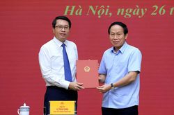 &Ocirc;ng Trần Anh Tiến giữ chức Ph&oacute; Chủ nhiệm Văn ph&ograve;ng Ch&iacute;nh phủ
