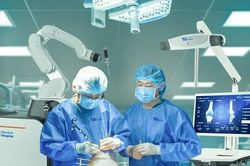 Bệnh viện đầu tiên tại Việt Nam đạt 3 chứng nhận quốc tế về phẫu thuật robot AI thay khớp
