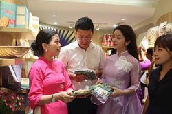 Mang đặc sản và sản phẩm văn hóa Huế đến phố Tràng Tiền